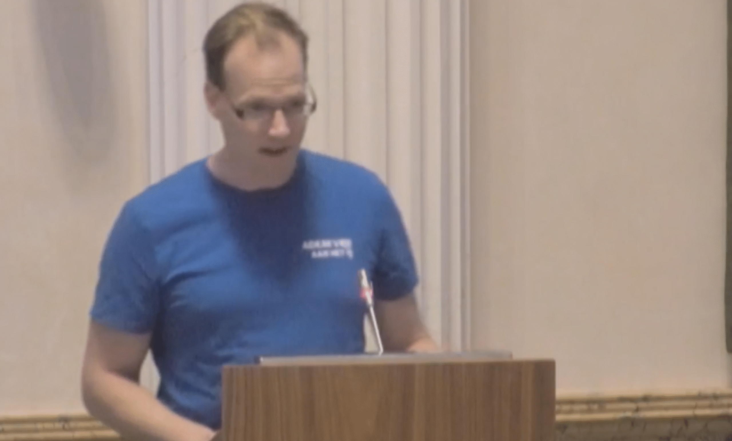 Inspreken bij de Provincie Noord-Holland Thijs preekt in bij de Provincie namens Adem Vrij aan het IJ. 15 september 2025