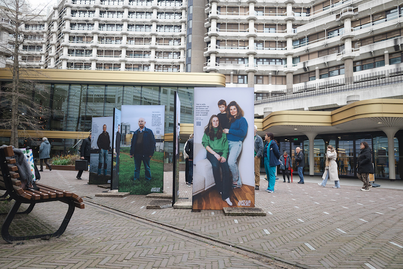 Expositie bij de Tweede Kamer van portretten van omwonenden van industrie