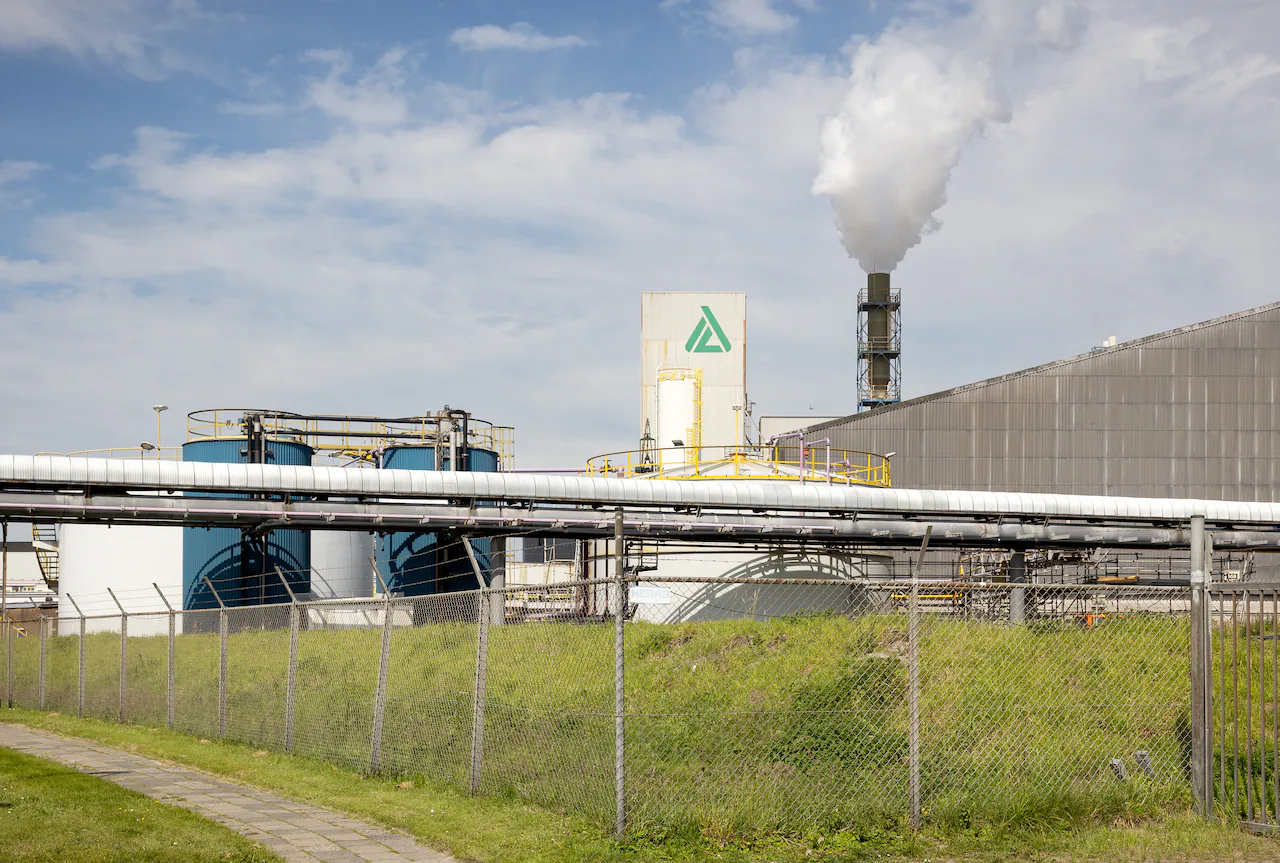 De kunstmestfabriek ICL Fertilizers in Amsterdam